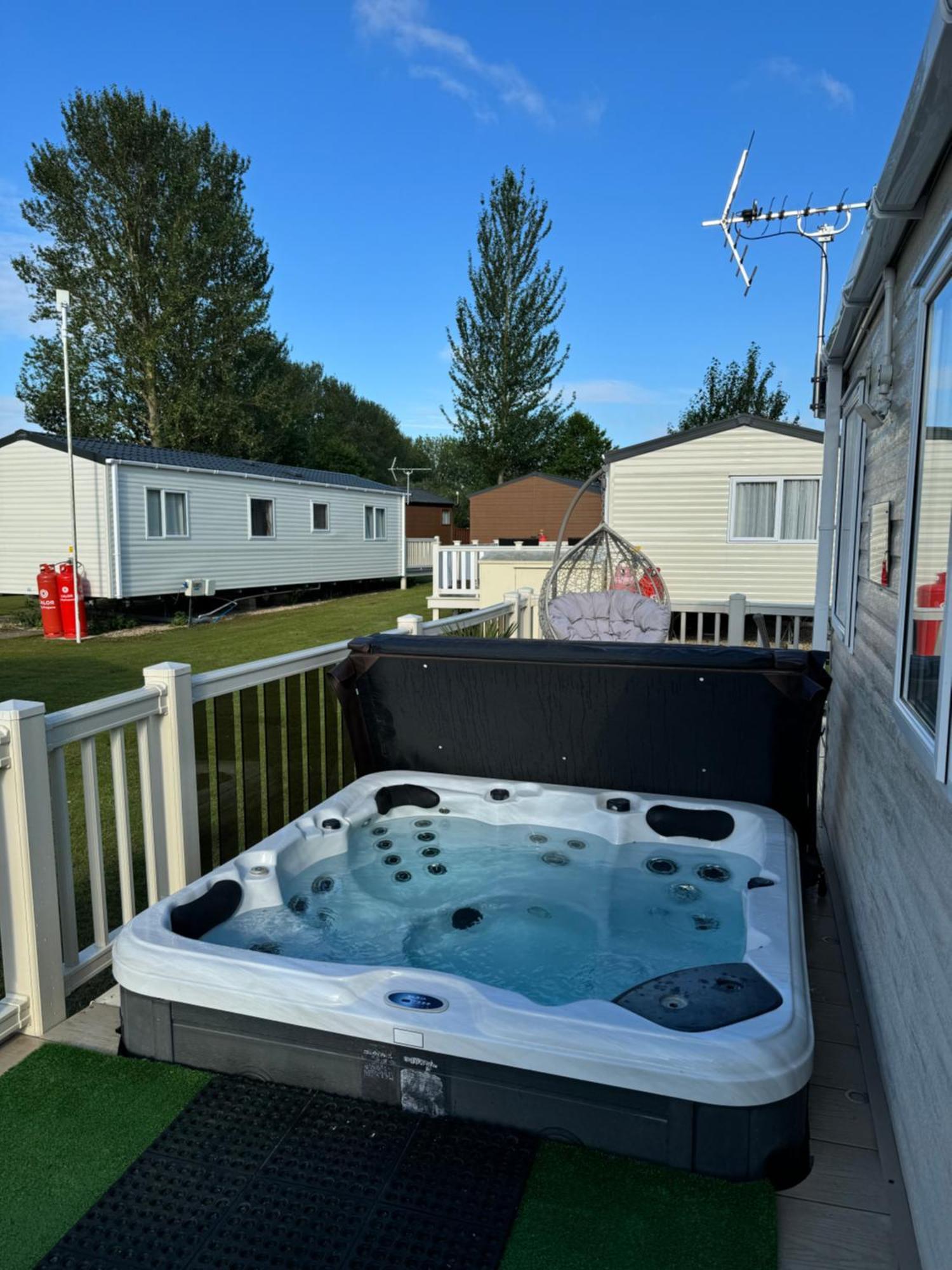 Hot Tub Retreat At Tattershall Lakes Екстер'єр фото