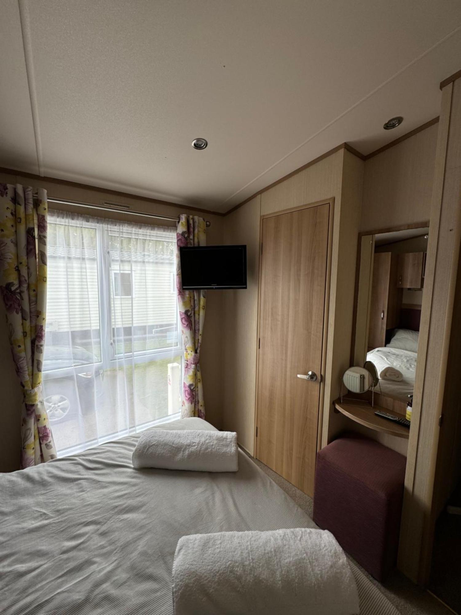 Hot Tub Retreat At Tattershall Lakes Екстер'єр фото